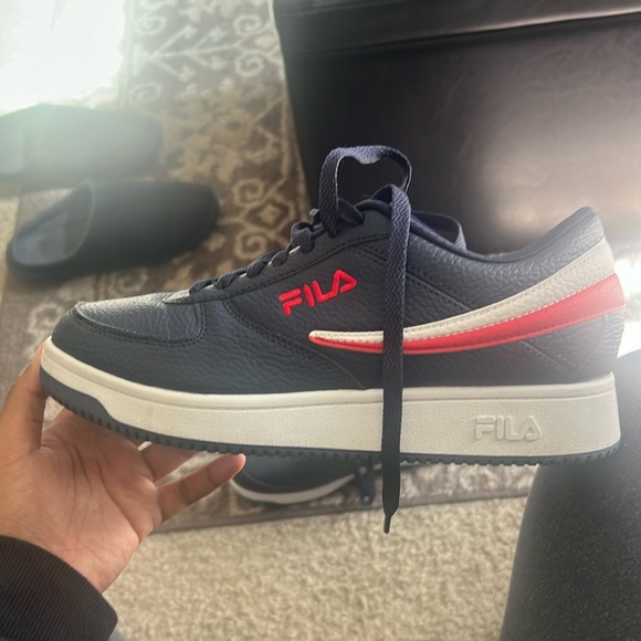 Fila Shoes, 8 in unisex, dark blue with red & white creasings - Picture 4 of 5
